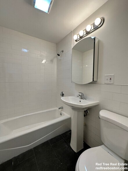 Building Photo - 27 Egremont Rd