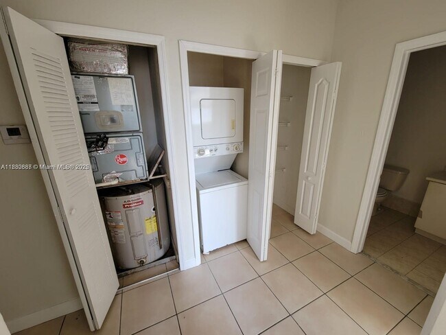 Building Photo - 2900 SE 17th Ave