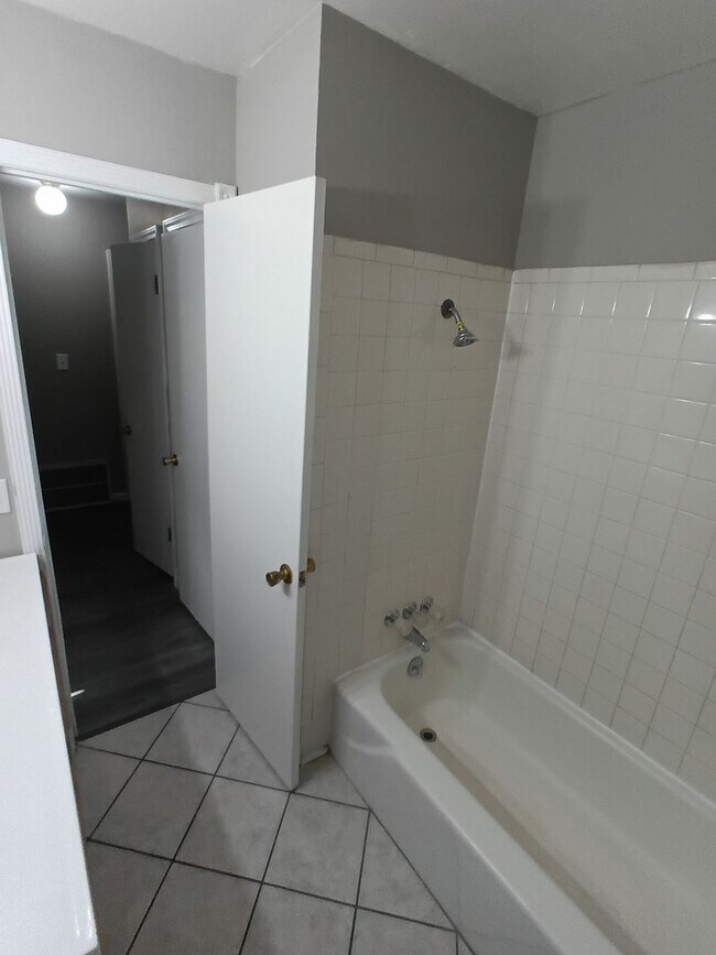 Building Photo - Wonderful Kitchen & New flooring! FIRST FU...