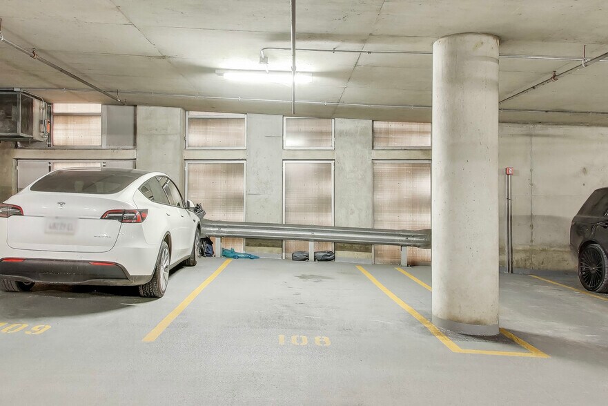 Building Photo - 720 N Larrabee St