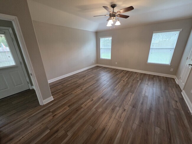 Building Photo - 3011 Crescent Oaks Park Ln