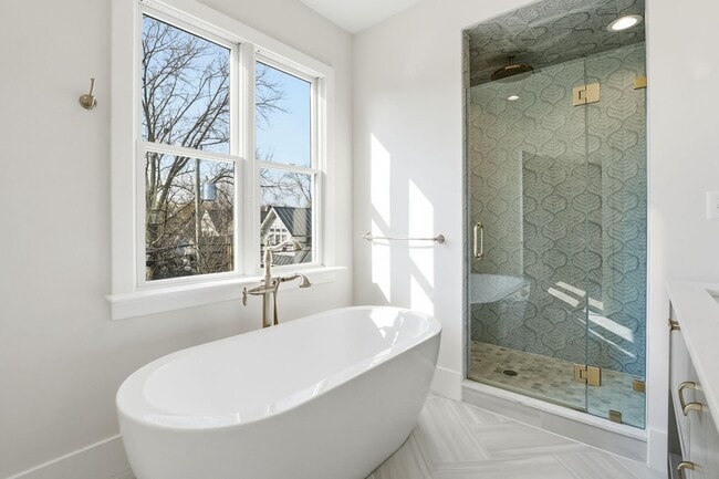 Building Photo - 1618 N Danville St