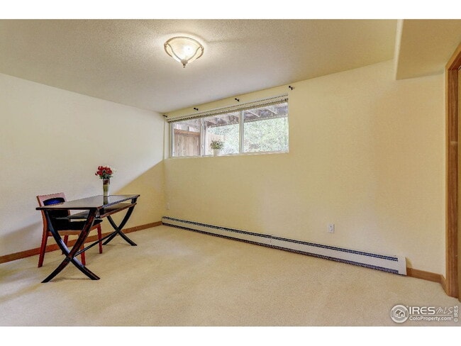 Building Photo - "Charming 3-Bed Townhouse Retreat with Spacious Living in Boulder!"