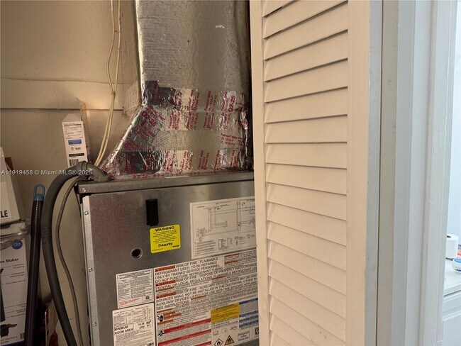 Building Photo - 1851 NE 168th St