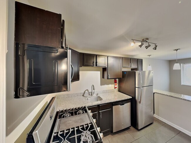 Building Photo - Lantern Square Apartments-B5