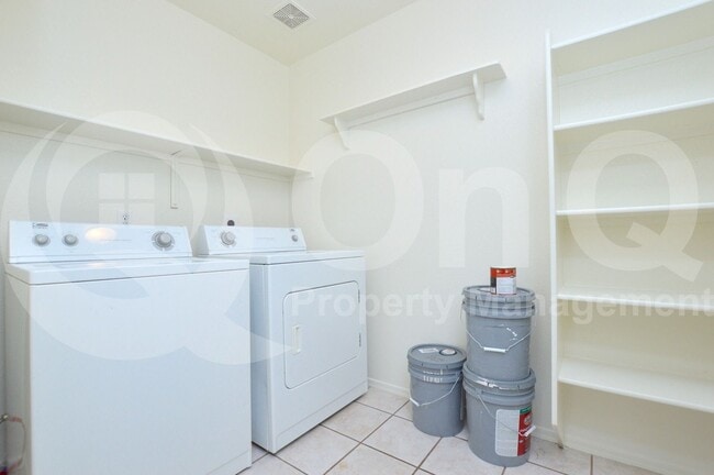 Building Photo - 287 E Sheffield Ct