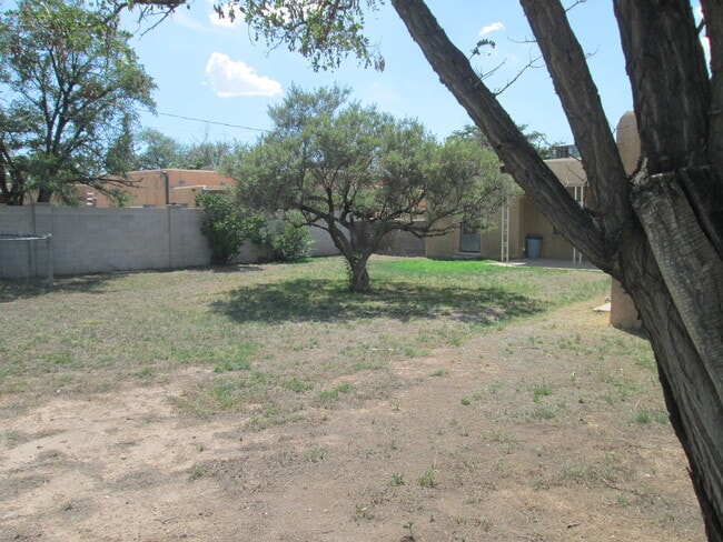 Building Photo - NEAR NORTH VALLEY PUEBLO 2 Bedroom  1 Bath...