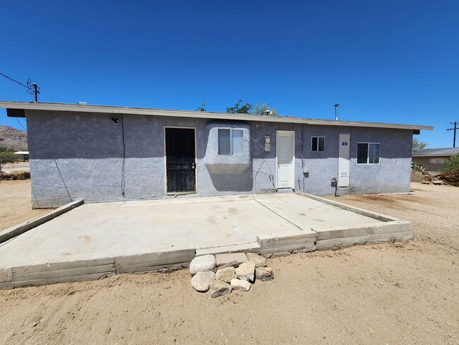 Building Photo - 3 Bedroom 1 Bath Coming Soon!