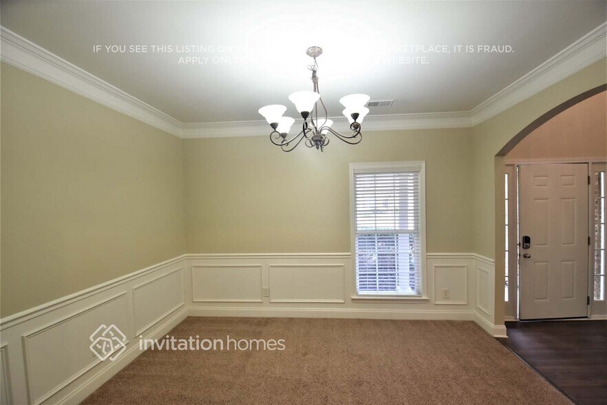 Building Photo - 490 Roland Manor Dr