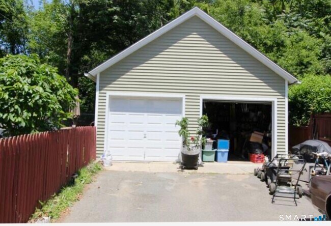 Building Photo - 52 Catherine St