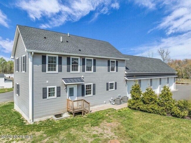 Building Photo - 553 Colts Neck Rd