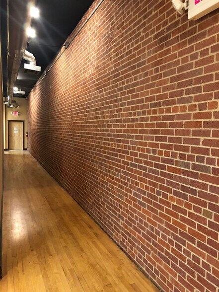 Building Photo - 115 E Tyler