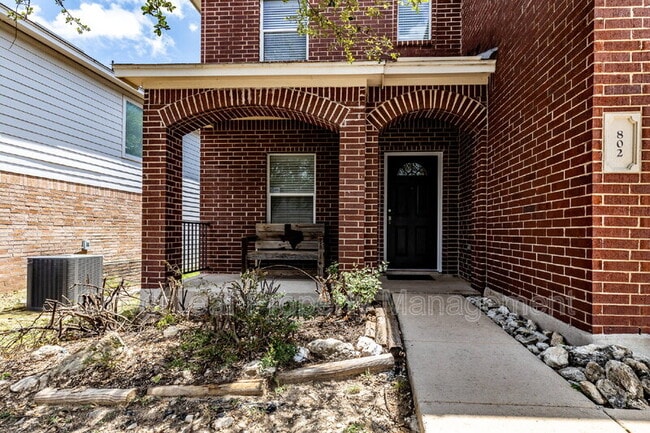 Building Photo - 802 Amber Knoll