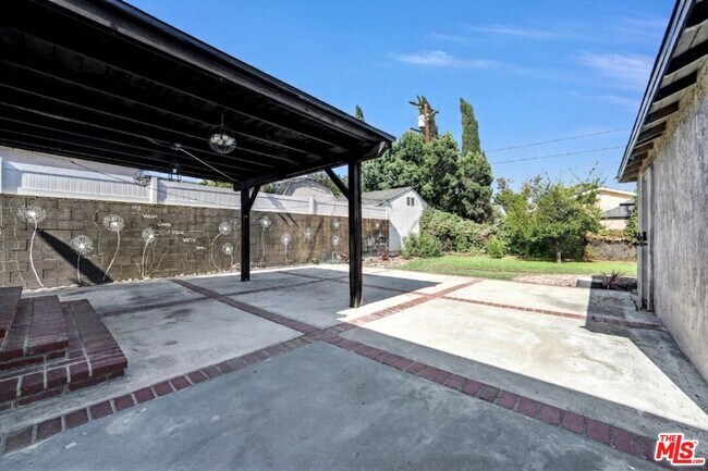 Building Photo - 6254 Ben Ave