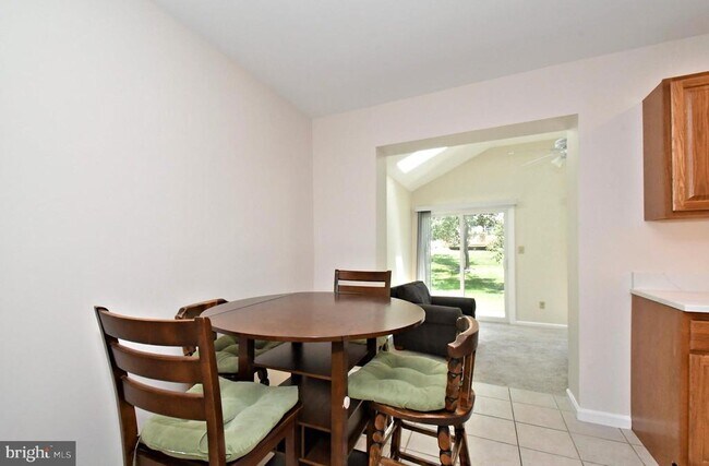 Building Photo - 2489 Hillendale Dr