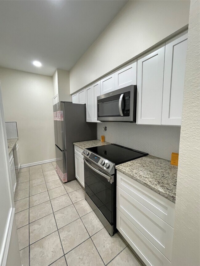 Building Photo - 640 Wilcrest Dr