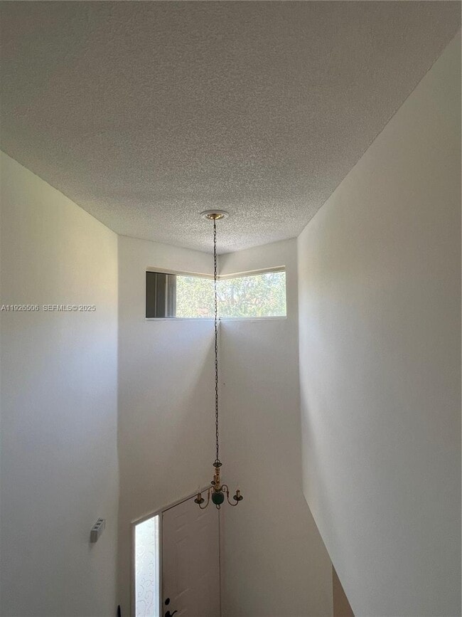 Building Photo - 11383 Lakeview Dr