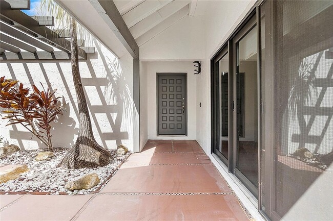 Building Photo - 398 Fern Dr