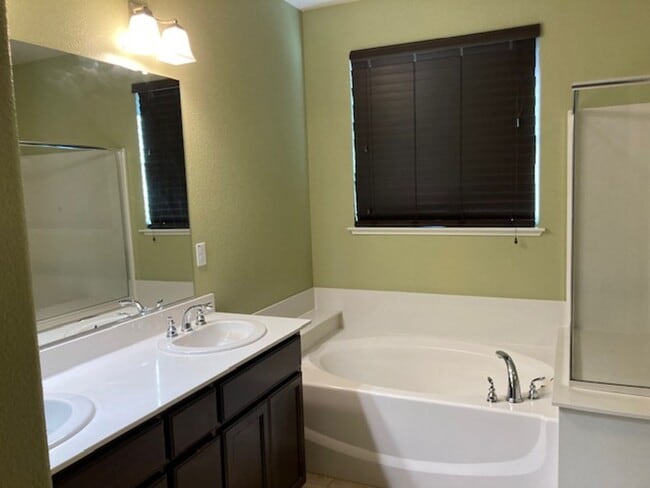 Building Photo - 2285 Rutland Ct