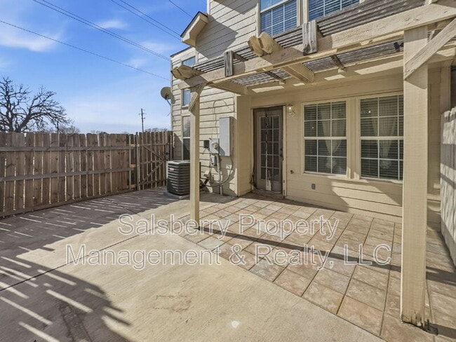 Building Photo - 3950 Seaside Ct