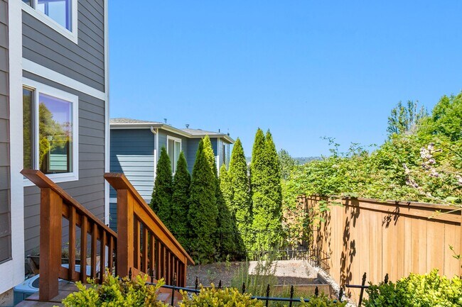 Building Photo - 3Bd/3Ba Seattle House