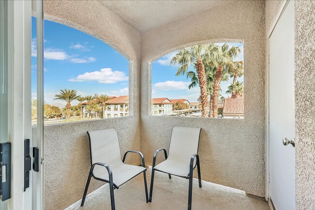 Building Photo - Gorgeous 2 Story Condo in Henderson with S...