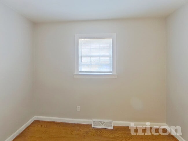 Building Photo - 4300 Oak Forest Dr