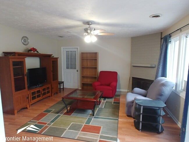 Building Photo - Spacious, Updated 3 Bedroom Home on the West Side of Town. Schedule a Showing Today!
