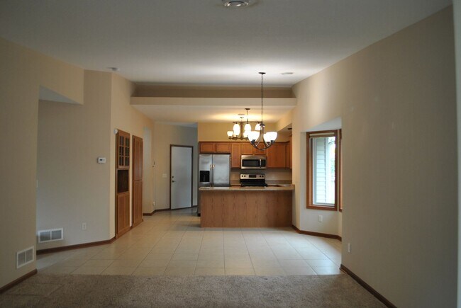 Building Photo - Nice 2 Bedroom 2 Bathroom Twinhome in Somerset