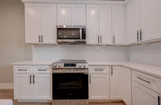 Building Photo - 809 Avenue J Pl