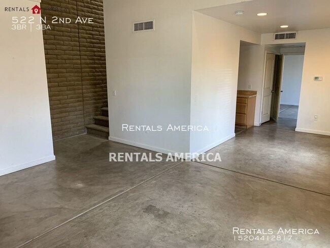 Building Photo - 522 N 2nd Ave