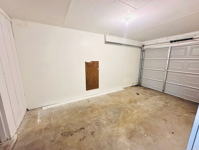 Building Photo - 186 - 4748SUBN