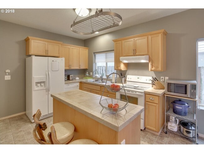 Building Photo - Charming North Portland 3 Bed 2.5 Bath Kenton Neighborhood House ~ Garage, A/C & Washer & Dryer!