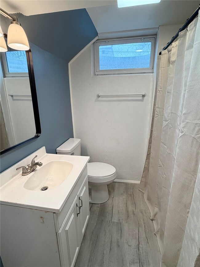 Building Photo - 317 Thomas Ave