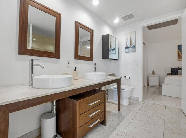 Building Photo - 481 Brickell Ave