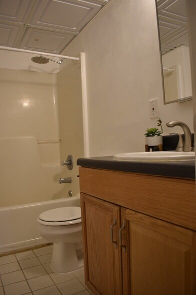Bathroom - 32 Peachtree St NW