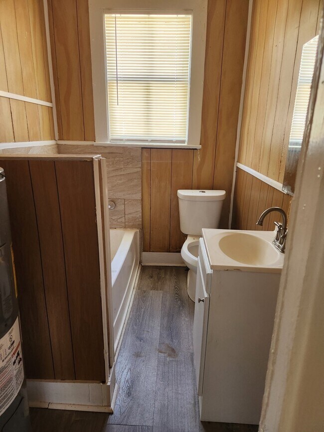 Building Photo - 4305 Byron Ave