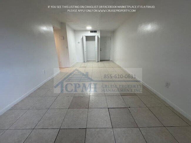 Interior Photo - Lakeview Apartments - 5911 SW 41 St