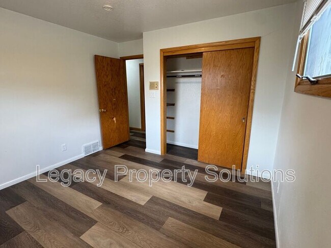 Building Photo - 611 N 29th St