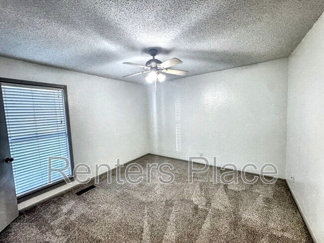 Building Photo - 112 W Timberlane St