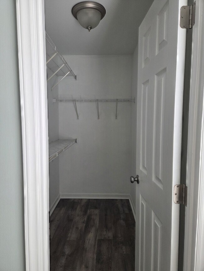 Building Photo - Charming 3 Bedroom/2 Bath