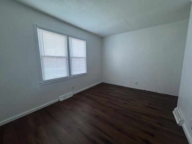 Building Photo - 501-503 River Road