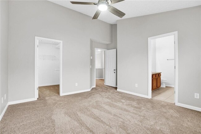 Building Photo - 241 Village Square Dr