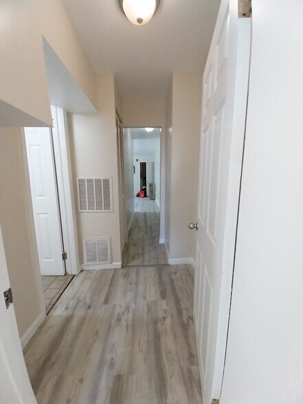 Building Photo - 244 E Hanover St