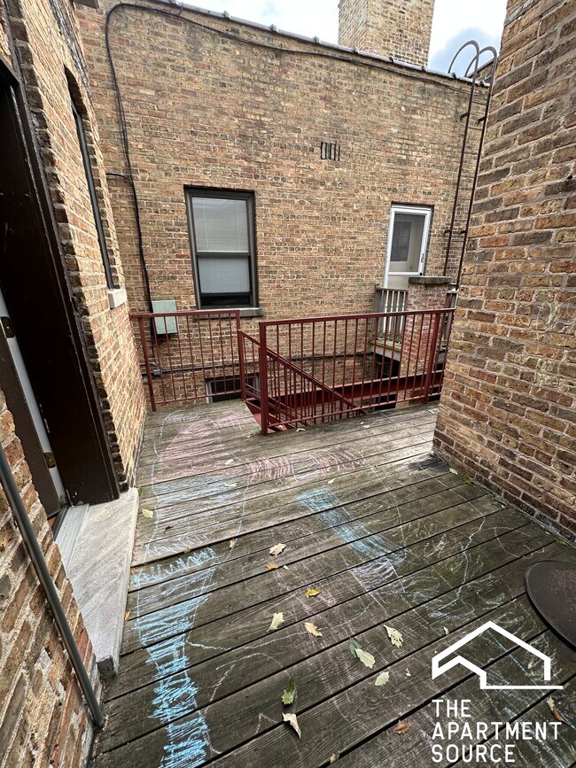 Building Photo - 894 Green Bay Rd