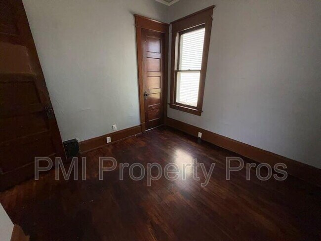 Building Photo - 2222 W Finn Pl