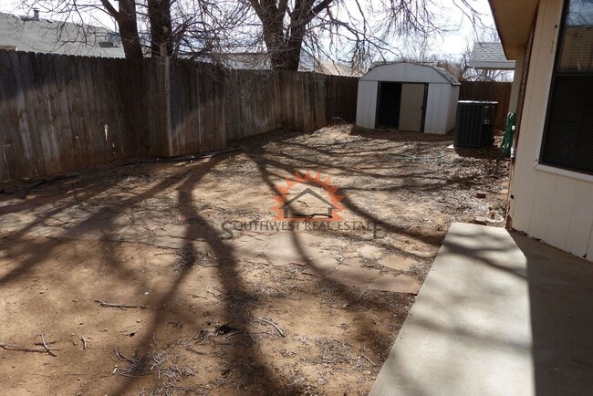 Building Photo - Lovely 3 bedroom 2 bathroom brick home wit...