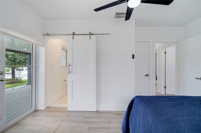 Building Photo - 1931 SW 22nd Ave