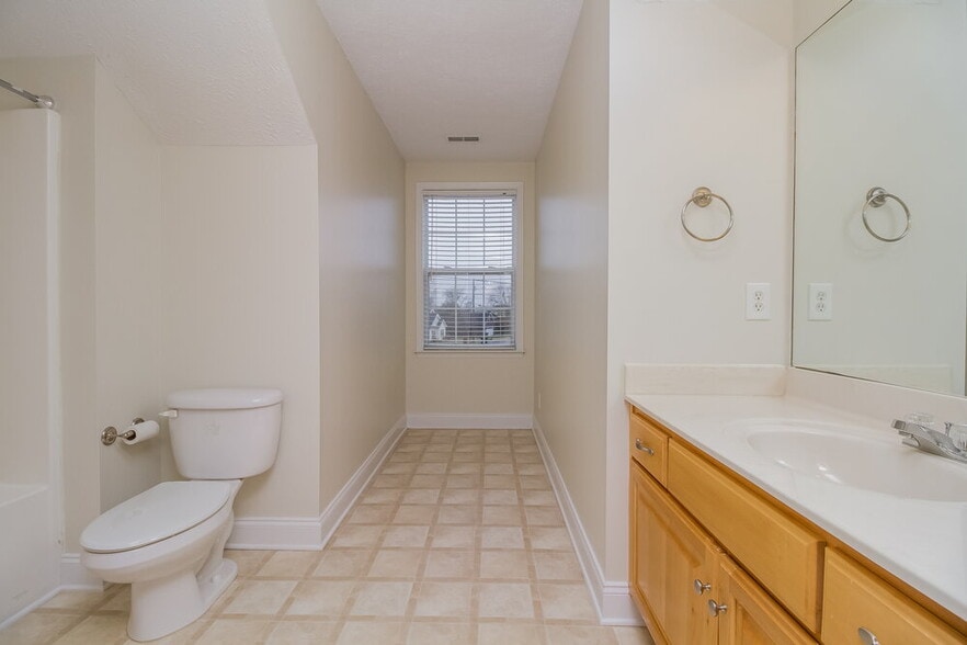 Building Photo - 3011 Overhill Ct