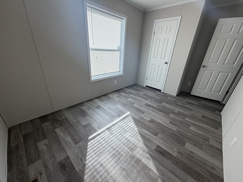 Building Photo - 38027 Leverette Ave